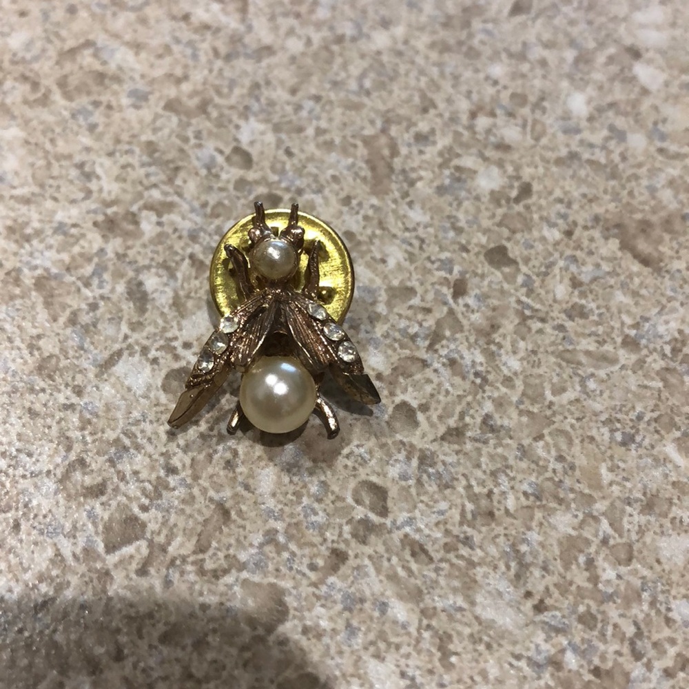 Vintage pearl and gold fly or wasp brooch!